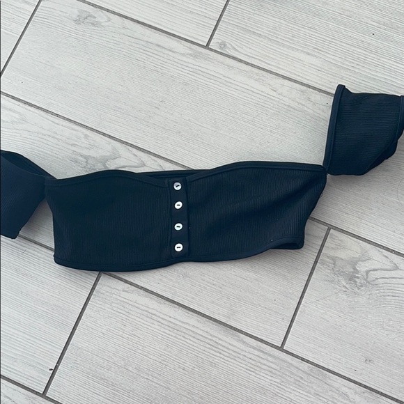 Beach Bunny Other - Beach bunny bikini top with little sleeves